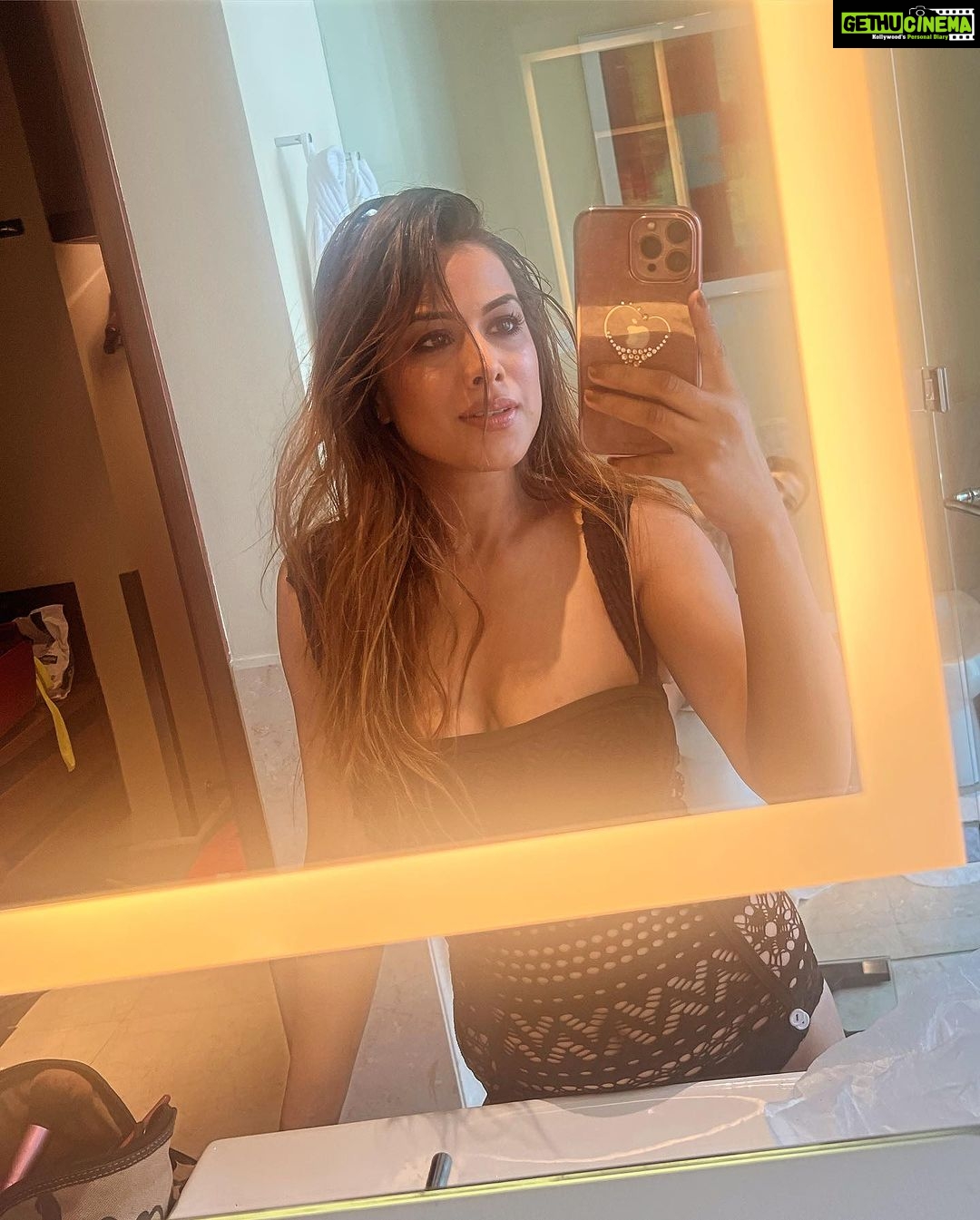 Nia Sharma Instagram - Didn’t fill the tub coz I was heading to the beach 🏖️