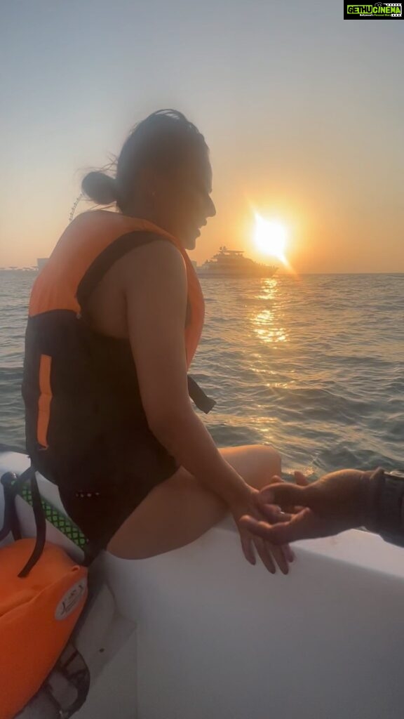 Nia Sharma Instagram - #wakeboarding fails Complete account of going in with full enthusiasm and coming out dejected disappointed hurt drained and exhausted Thanks for coming along to shoot me despite being sea sick shu.. @sshurakhan .. failures are recorded 😀💯 Could have just chilled at the beach😟 #dubai🇦🇪 #jumeriahbeach