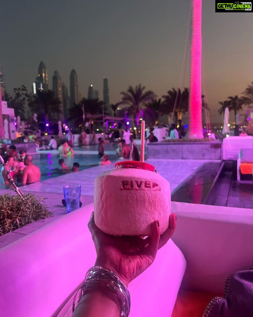 Nia Sharma Instagram - The pool party… pina coladas.. the sunset.. my day’s made. #dubai🇦🇪 @fivepalmjumeirah also thanks for putting up the best cocktail show for me🥳💯 Rima❤️ FIVE Palm Jumeirah Dubai