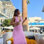Nia Sharma Instagram - The pool party… pina coladas.. the sunset.. my day’s made. #dubai🇦🇪 @fivepalmjumeirah also thanks for putting up the best cocktail show for me🥳💯 Rima❤️ FIVE Palm Jumeirah Dubai