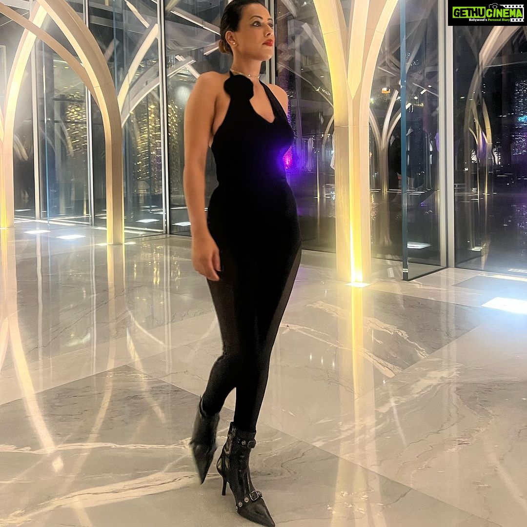 Nia Sharma Instagram - Get up.. dress up.. party.. repeat.. #dubai❤️ @sshurakhan FIVE Palm Jumeirah Dubai