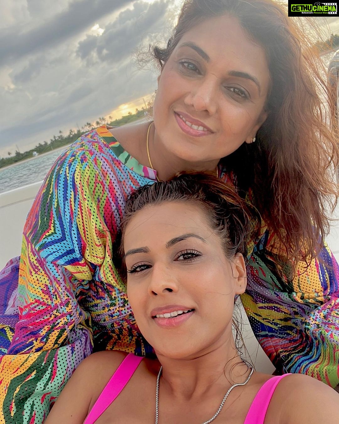 Nia Sharma Instagram - My mom and I ,Worrying about life..😉 Miami, USA