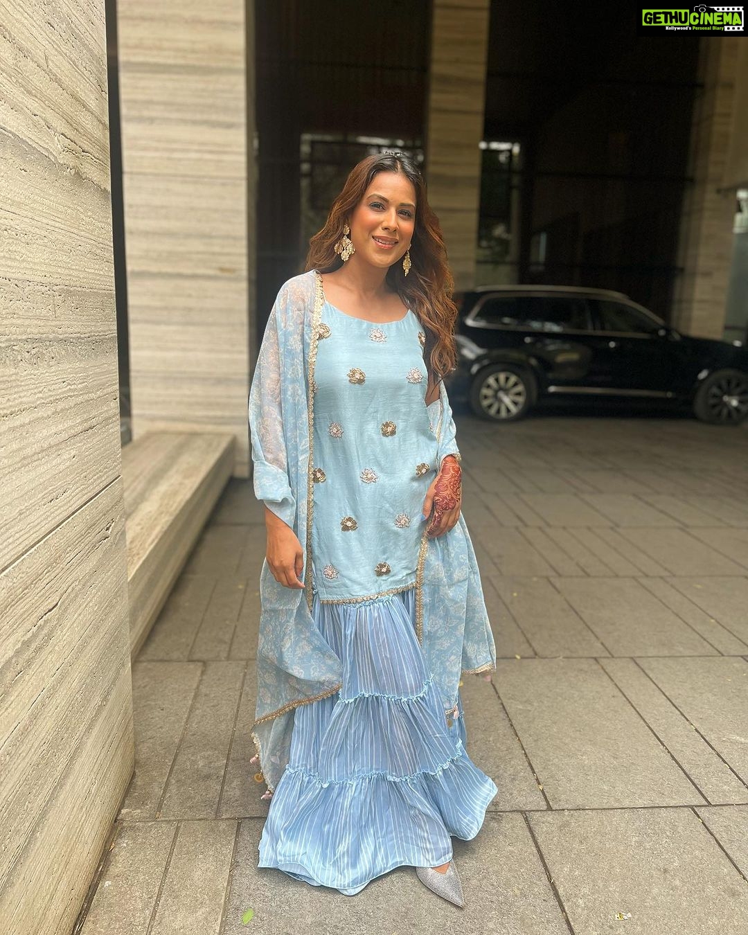 Nia Sharma Instagram - Outfit: @monaandvishu @viralmantra Jewellery: @shrustarin Stylist: @stylebysaachivj Asst.: @styledbynikinagda Hair: @arbazshaikh6210