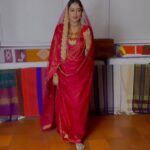 Nidhi Subbaiah Instagram - #BTS from yesterdays shoot with @prasad_bidapa for @sandookamuseum at the Vimor Museum of Living Textiles @vimorsarees ♥️📸