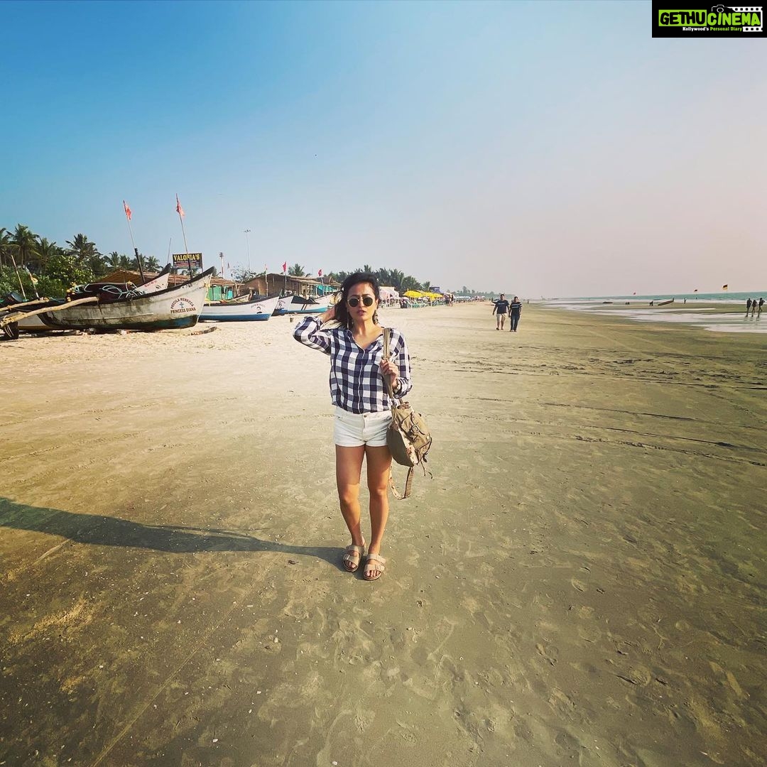 Nidhi Subbaiah Instagram - Seas the day 😎😆 #captiongameridiculous #tropiclikeitshot 😜 #icanseaclearlynow . Ok I’ll stop. Benaulim Beach Goa