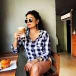 Nidhi Subbaiah Instagram - First Pic - Before ☕️ Last Pic - After ☕️😃 #coffee #drinkcoffeeanddrive Benaulim