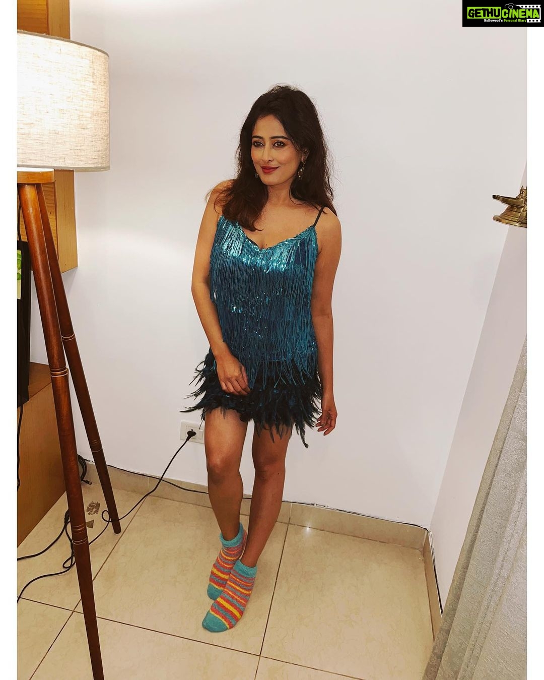 Nidhi Subbaiah Instagram - Instead of puttin up a Christmas tree, I became one 😄🎄♥️