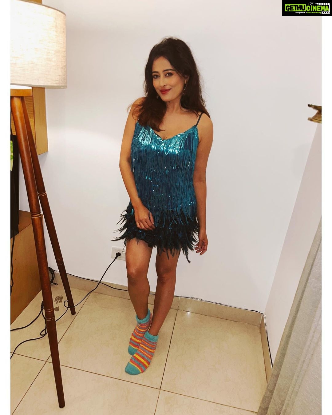 Nidhi Subbaiah Instagram - Instead of puttin up a Christmas tree, I became one 😄🎄♥️
