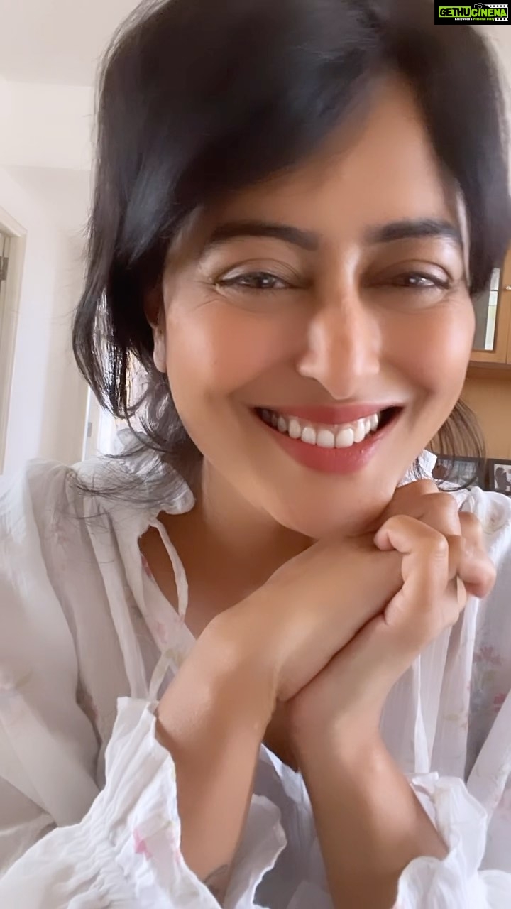Nidhi Subbaiah Instagram - Here’s my rendition of #naguvanayana ♥️🤍 Yellargu Varamahalaxmi habbadha shubhashayagalu 🙏🏼