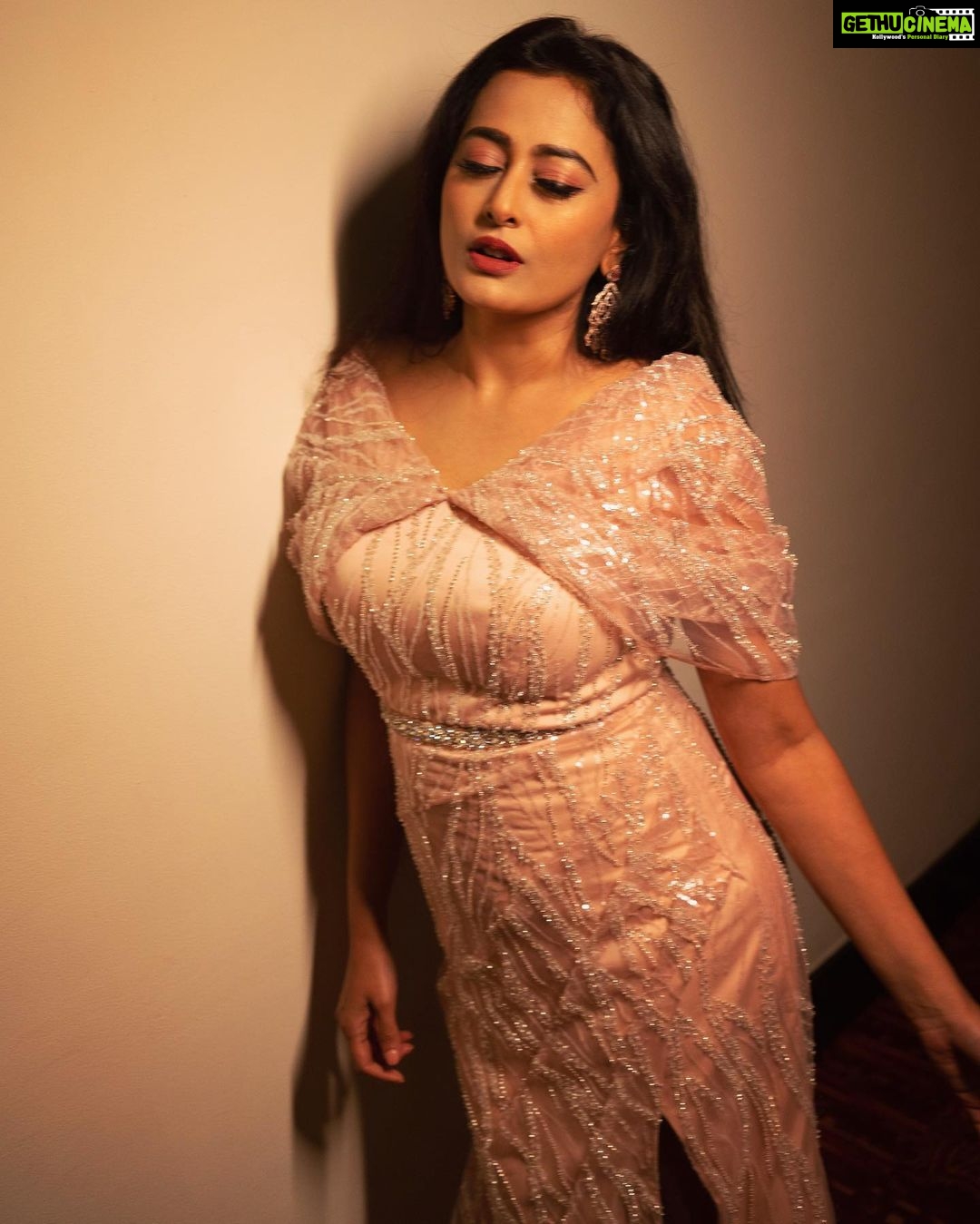 Nidhi Subbaiah Instagram - Fly me to the moon 🌗 Day 2 for @siimawards Wardrobe - @saldanha_label Accessories- @labelamaira Hair and Makeup - @makeoversbyamitha_lekha Photography - @nithishayyod JW Marriott Hotel Bengaluru