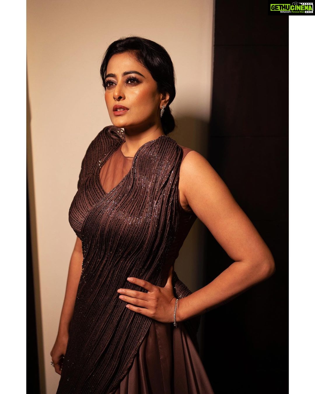 Nidhi Subbaiah Instagram - Day 1 for #siima2022 🤍 Hair and Makeup: @makeoversbyamitha_lekha Styling: @stilerush_by_varshinijanakiram Assisted by : @miss_tipsyyy Wardrobe: @fulkistudio Accessories: @bcos_its_silver Photography: @nithishayyod Bangalore, India