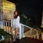 Nidhi Subbaiah Instagram - This pic makes me happy 💗 PS : That lit up lane behind me is called Romeo Lane! Goa