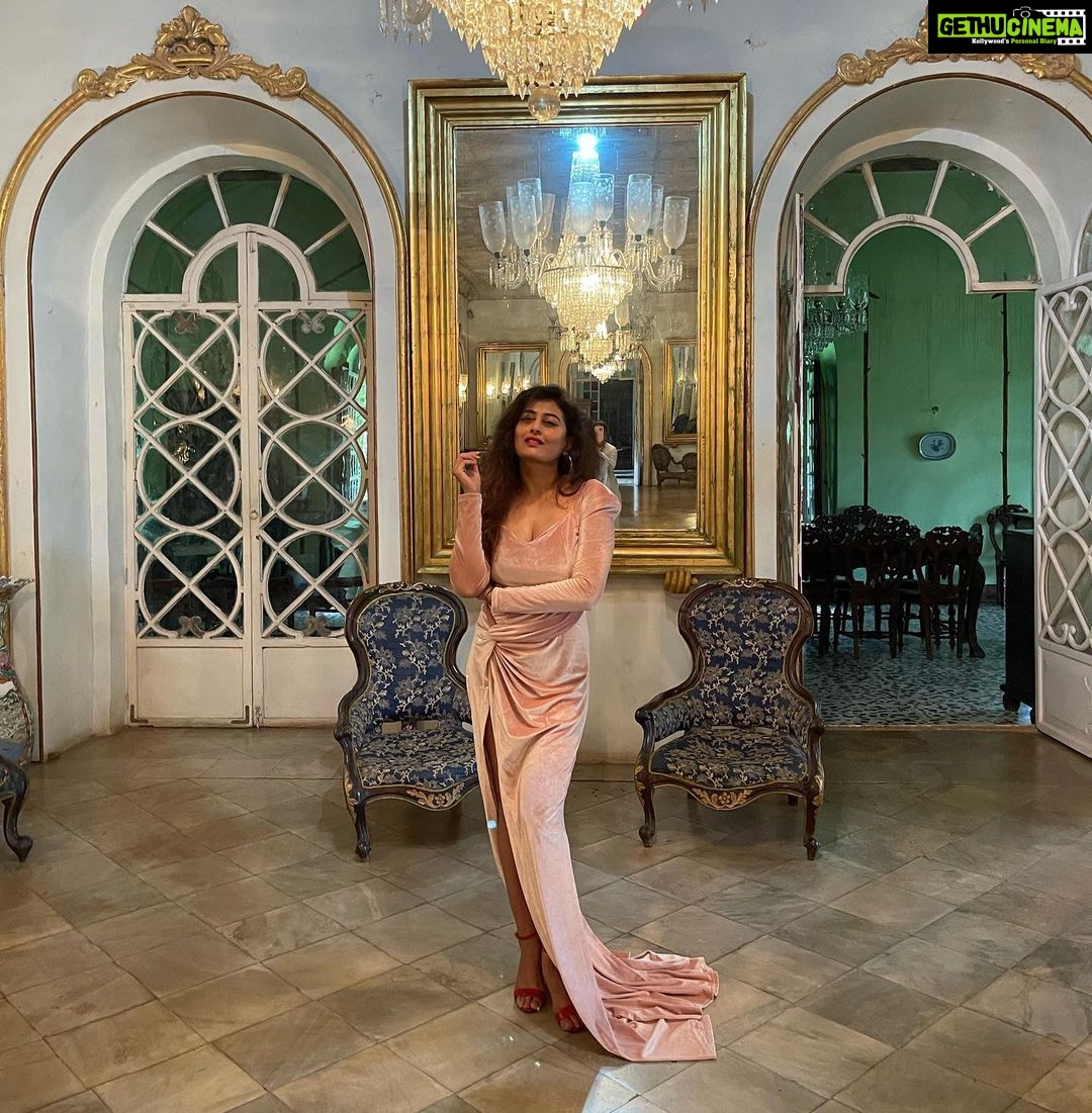 Nidhi Subbaiah Instagram - Fly me to the moon , let me play among the stars 🌟💫✨