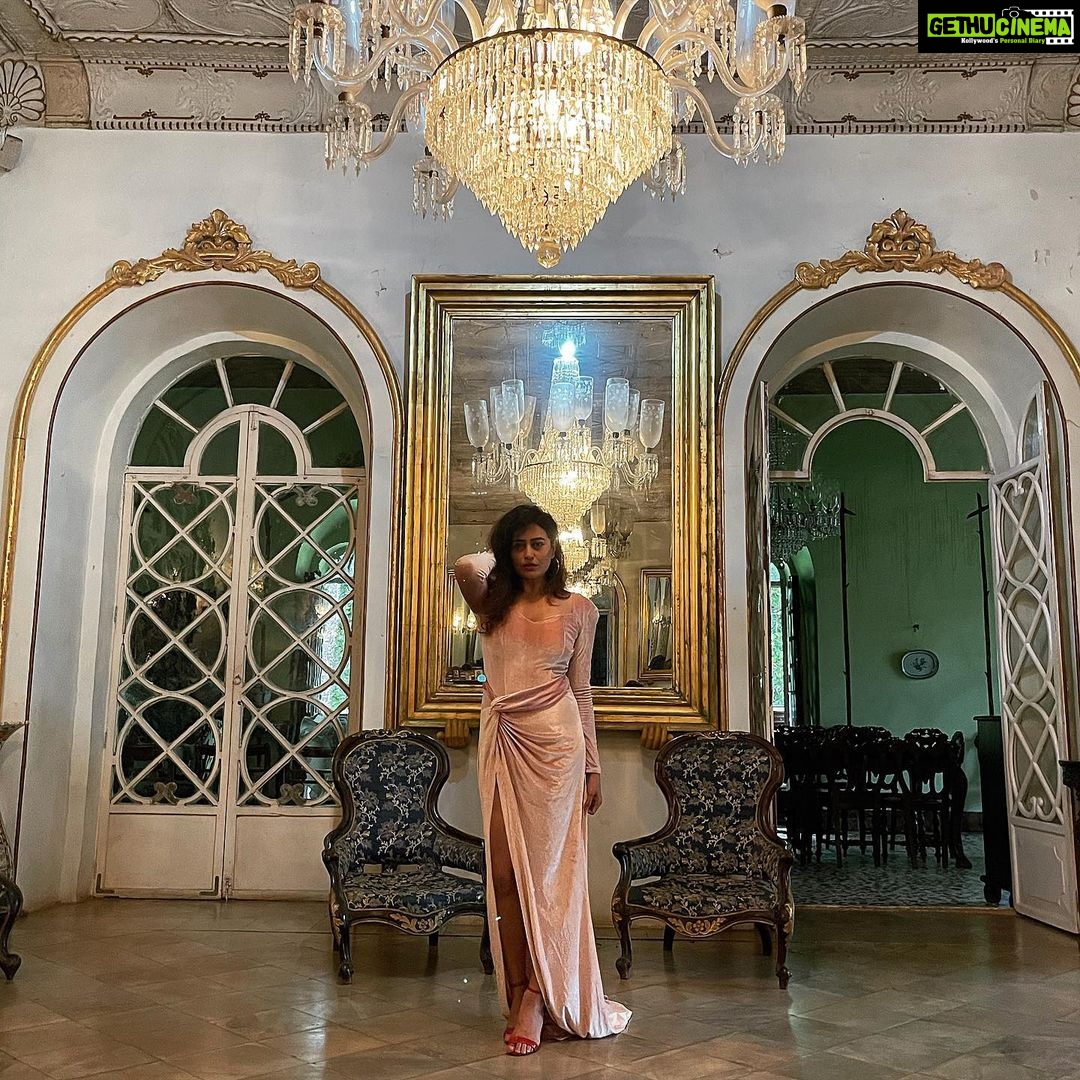 Nidhi Subbaiah Instagram - A golden state of mind 🌟