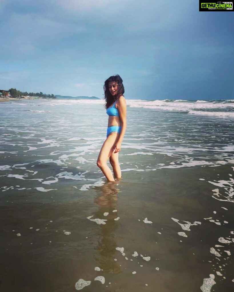 Nidhi Subbaiah Instagram - The cure for anything is salt water.. Sweat, tears or the sea.. 🌊💙