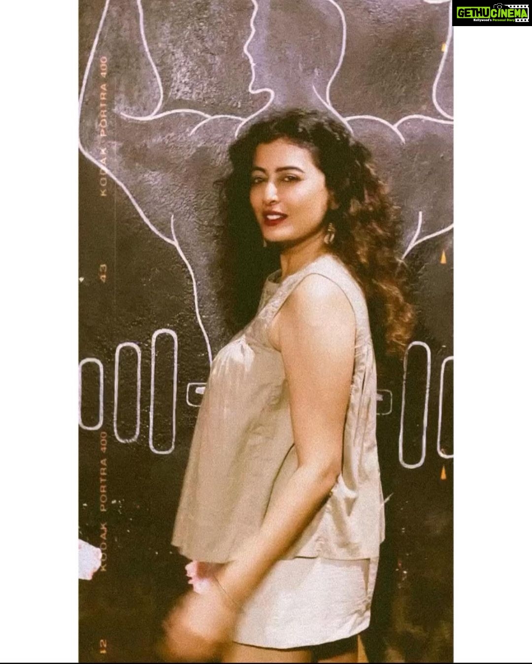 Nidhi Subbaiah Instagram - I wonder what’s goin’ through your mind ✨
