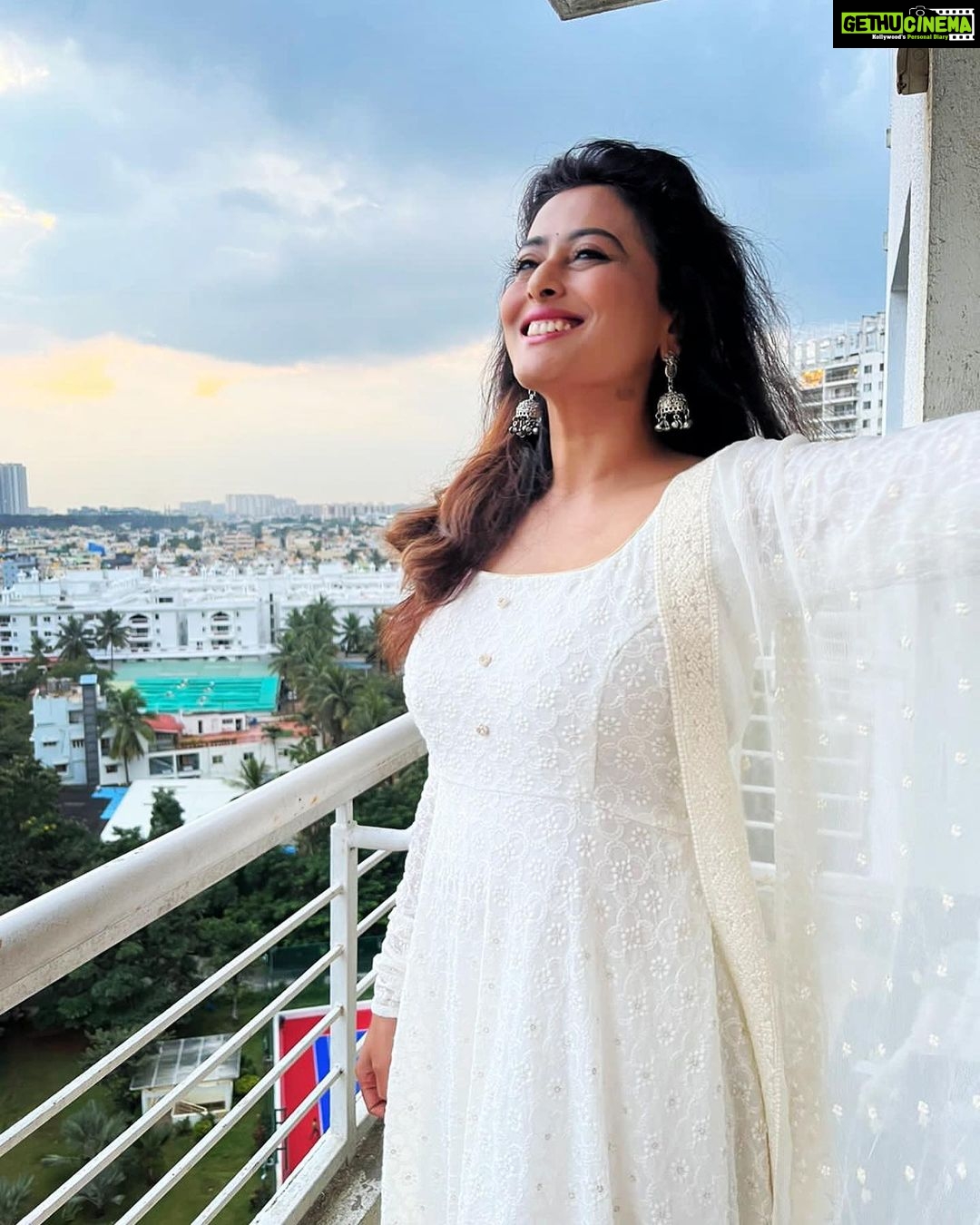 Nidhi Subbaiah Instagram - Yesterday for #PuneethaParva ♥️ Hair and Makeup : @hairandmakeup_by_keerthana Outfit : @laxmikrishnaofficial 🤍 Bangalore, India