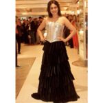 Nidhi Subbaiah Instagram - Friday night in Bangalore! 🖤 Show stopper for @rameshdembla for @smoorchocolates 🍭 Lavelle Road