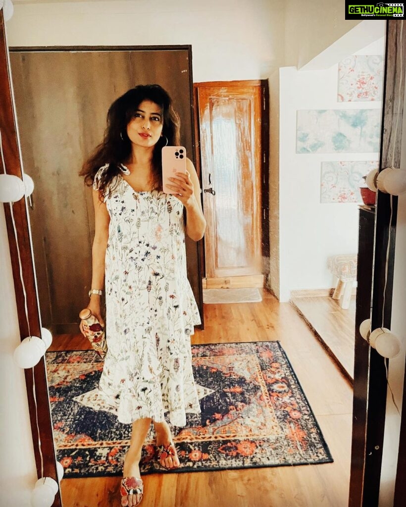 Nidhi Subbaiah Instagram - Happy Sunday ok? (My water bottle matches my dress)