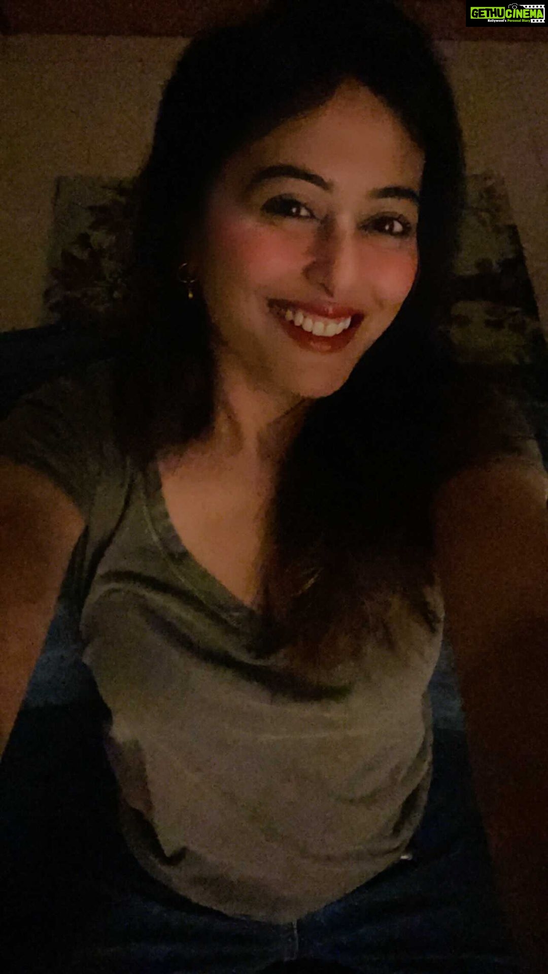 Nidhi Subbaiah Instagram - Annnnnnd here’s my version of #boldonazara 🤍 Happy weekend you guys ♥️