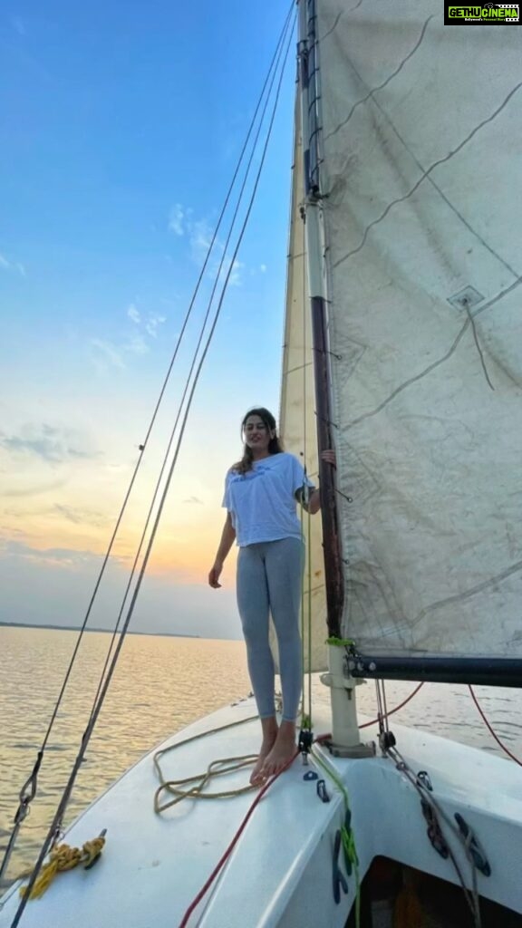 Nidhi Subbaiah Instagram - Today I chased a sunset on a sailboat ⛵️! 💛🧡🌅