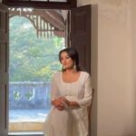 Nidhi Subbaiah Instagram - @nidhisubbaiah in @thebadshaspride’s glam🤍✨ Makeup by: @makeoversbyamitha_lekha Creatives: @nehachangappa #thebadshaspride #bannimantap #mysore #kurthis #indianfashion #classic Mysore, Karnataka