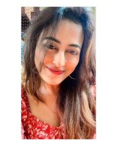 Nidhi Subbaiah Instagram - Chin up buttercup 🤍