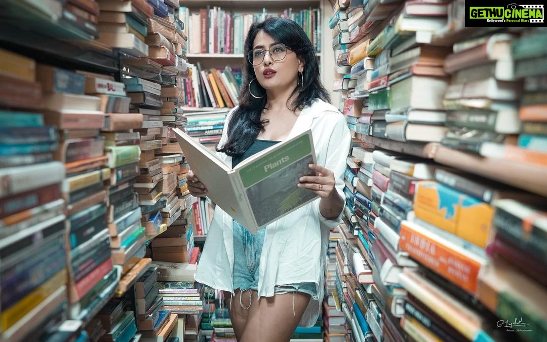 Nidhi Subbaiah Instagram - I can go to @blossombookhouse n spend hours being lost in the millions of fairytales there 💗 Ps : A plant book is a different kinda fairytale 😉 Tap for credits 🤍 Blossom Book House