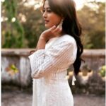 Nidhi Subbaiah Instagram - Anyone else see my halo? 😁 #ihadyouathalo 🤍 Tap for creds 🔆