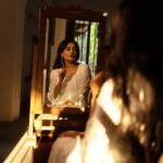 Nidhi Subbaiah Instagram - For the love of white 🤍 #mirrormirroronthewall Tap for creds 💫