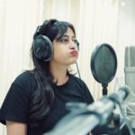 Nidhi Subbaiah Instagram - Dubbing moods! For #edagaiyeapaghatakkekarana Captured by @jtprateek Bangalore, India