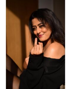 Nidhi Subbaiah Instagram - Smile big, laugh often 🖤 📸 - @nim.is.hh HMU - @manju_makeover1