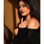 Nidhi Subbaiah Instagram - Smile big, laugh often 🖤 📸 - @nim.is.hh HMU - @manju_makeover1