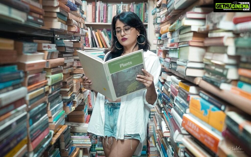 Nidhi Subbaiah Instagram - I can go to @blossombookhouse n spend hours being lost in the millions of fairytales there 💗 Ps : A plant book is a different kinda fairytale 😉 Tap for credits 🤍 Blossom Book House