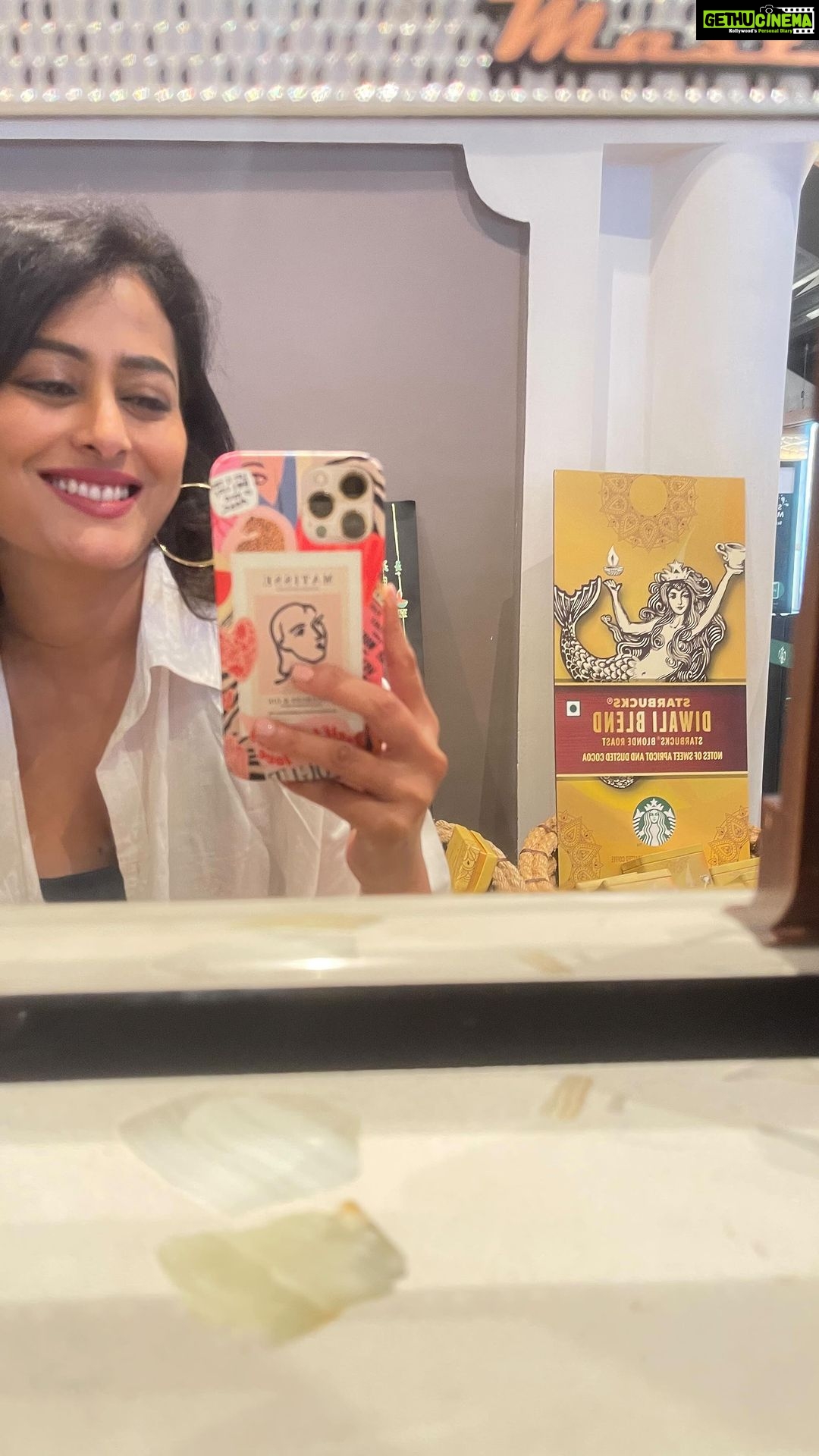 Nidhi Subbaiah Instagram - And just like that, we finish shooting another beautiful project ππ€π€ Press meet for the last day of #chefchidambara π€ Hair n makeup : @manju_makeover1 π€ Reused jacket from one of Nariβs fashion weeks @narendra_kumar_bespoke π€