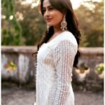 Nidhi Subbaiah Instagram - Anyone else see my halo? 😁 #ihadyouathalo 🤍 Tap for creds 🔆