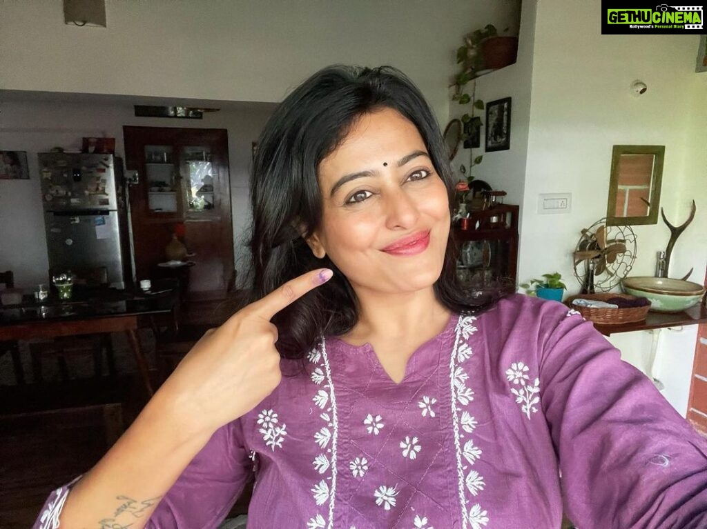 Nidhi Subbaiah Instagram - I just went to cast my vote, asked them how the turnout has been so far and they said 45 percent! For the one’s who haven’t voted yet, pls go out n vote, we still have 3 hours, let’s exercise this duty as citizens! 🙏🏼 🇮🇳 I travelled from Bangalore to Mysore just to vote, though I’m suffering from a fever and I’m in between dubbing for my next movie!.. Mysore, Karnataka