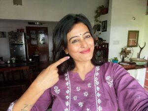 Nidhi Subbaiah Instagram - I just went to cast my vote, asked them how the turnout has been so far and they said 45 percent! For the one’s who haven’t voted yet, pls go out n vote, we still have 3 hours, let’s exercise this duty as citizens! 🙏🏼 🇮🇳 I travelled from Bangalore to Mysore just to vote, though I’m suffering from a fever and I’m in between dubbing for my next movie!..