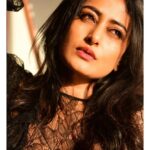 Nidhi Subbaiah Instagram - Caption this! 😄🤍 📸 @nim.is.hh