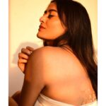 Nidhi Subbaiah Instagram - Here comes the sun ☀️ 📸 @nim.is.hh 💄 @manju_makeover1