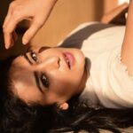 Nidhi Subbaiah Instagram - The art of eye contact! 🤍 📸 @nim.is.hh 💄 @manju_makeover1