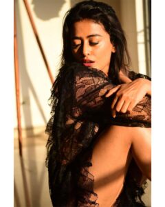 Nidhi Subbaiah Instagram - Sun kissed 💛
📸 @nim.is.hh HMU @manju_makeover1