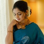 Nikhila Vimal Instagram - Love traditional? Welcome to the team 😃❤️ Costume : @avyaali Jewellery: @divasmantra @styling : @keerthysampath Makeup: @femy_antony__ Photographer: @kiransa