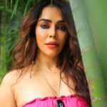Nikita Rawal Instagram – Shine bright 🌞 
#nikitarawal #clear #fashion #coverpage #hotstar