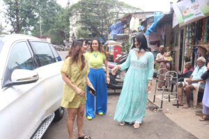 Nikita Rawal Instagram - BESTIES 👯‍♀️ AT THEIR BEST🤙 

This is how I spent my friendship day, with my friends and my little friends❤️ 

Thanku dil se @aasthafoundation8 
@nikita_rawal @itsaastharawal 
✌🏼 Niki, Pari Jus love u for this moment 🤩 #bffgoals #bff #bffforever❤️ #love #peace #harmony #aastha #pakkhi #pakkhihegde #pakhi #pakhihegde #nikitarawal #aastharawal 
Had such a blessed day😇