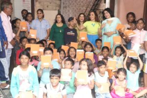 Nikita Rawal Instagram - BESTIES 👯‍♀️ AT THEIR BEST🤙 

This is how I spent my friendship day, with my friends and my little friends❤️ 

Thanku dil se @aasthafoundation8 
@nikita_rawal @itsaastharawal 
✌🏼 Niki, Pari Jus love u for this moment 🤩 #bffgoals #bff #bffforever❤️ #love #peace #harmony #aastha #pakkhi #pakkhihegde #pakhi #pakhihegde #nikitarawal #aastharawal 
Had such a blessed day😇