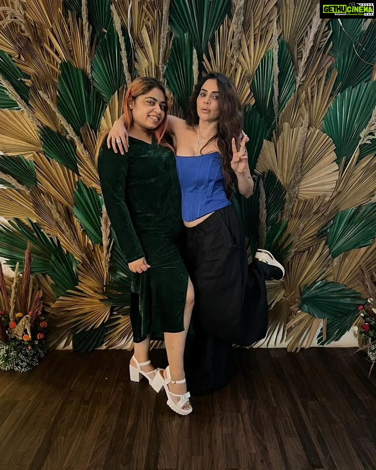 Nikita Rawal Instagram - Had beautiful time with my gang 😍😍 Happy birthday @namita_rajhans_ @lathiwalatasneem #gang #girls #evning