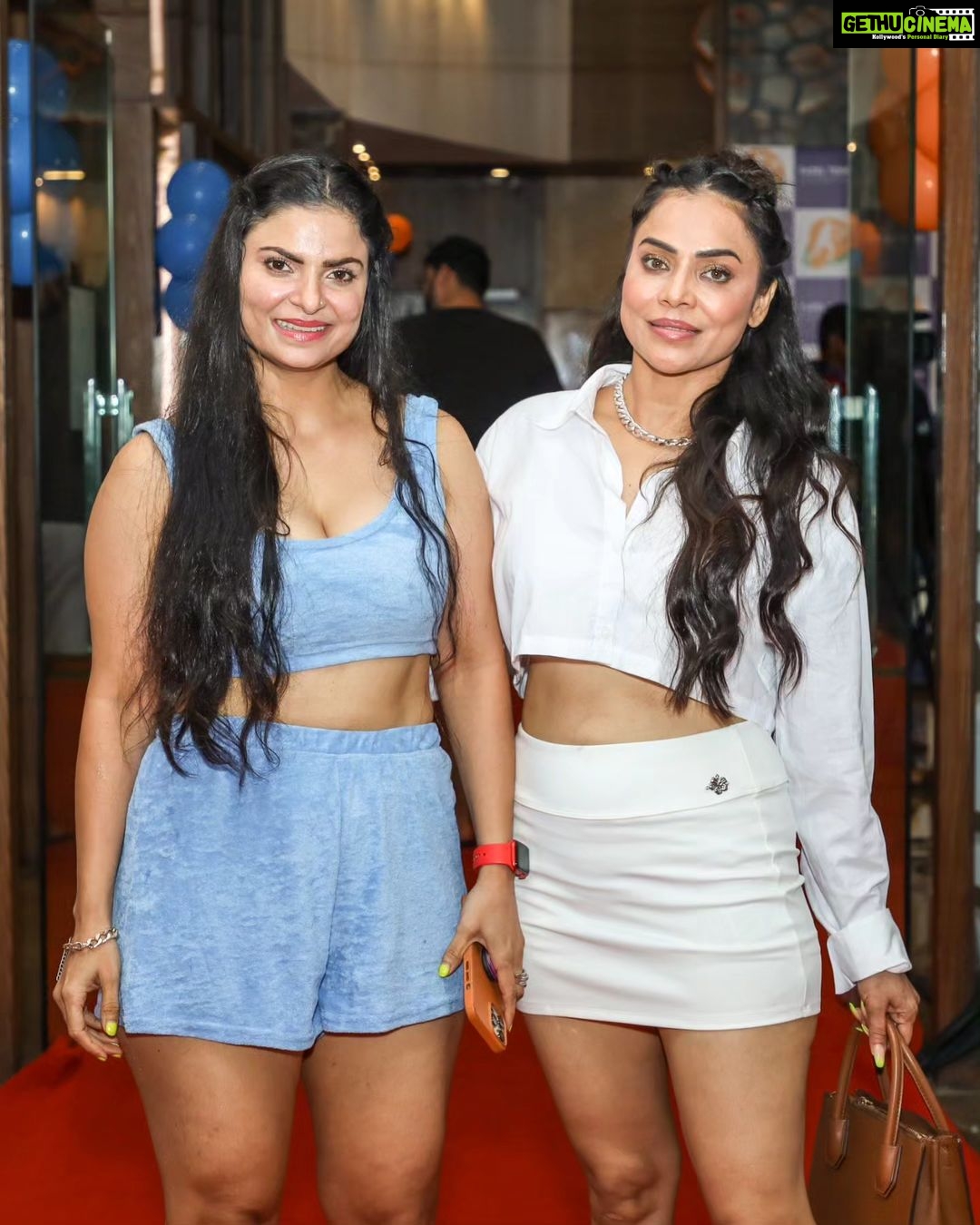 Nikita Rawal Instagram - Only one word for you ,you are my life ,nothing much to say ,without you my world end's 🌎 ♥️ happy birthday my Rooh ❤️ Love you my life ❤️ #birthday #birthdaygirl #angel #sisterlove