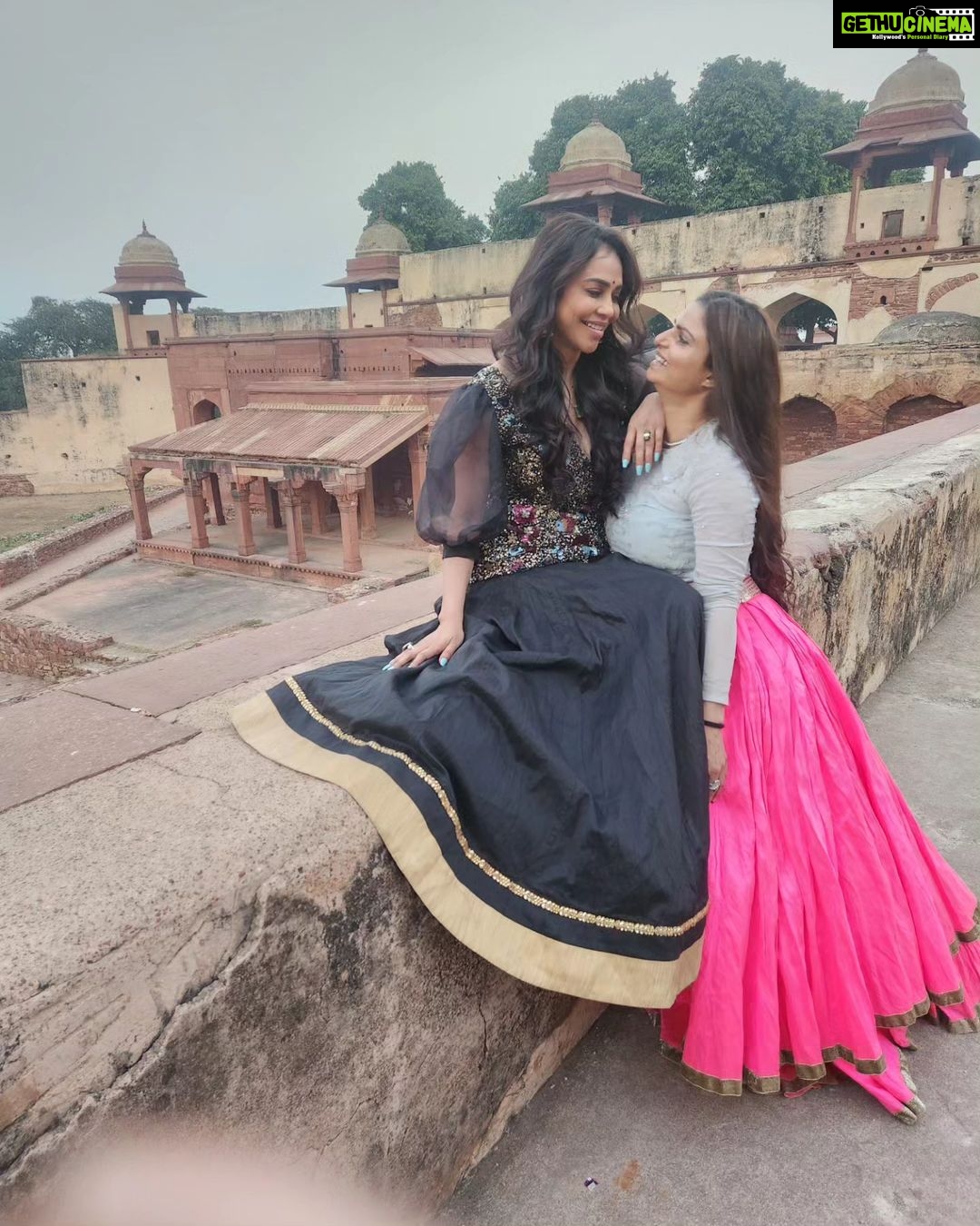 Nikita Rawal Instagram - Only one word for you ,you are my life ,nothing much to say ,without you my world end's 🌎 ♥️ happy birthday my Rooh ❤️ Love you my life ❤️ #birthday #birthdaygirl #angel #sisterlove