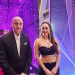 Nikita Rawal Instagram - Respected 😍 Whenever I meet him I get high energy ☺️ @anupampkher #nikitarawal #award
